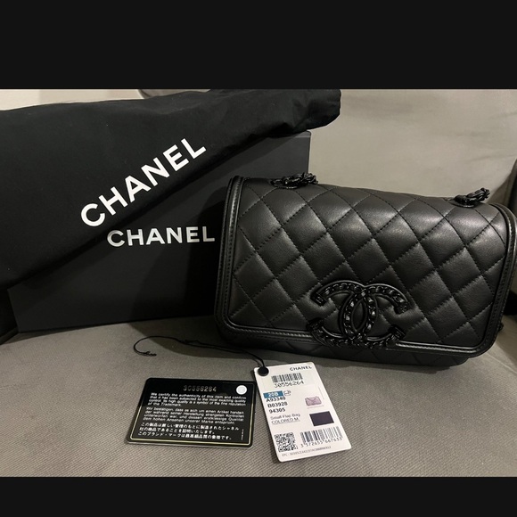 Chanel Filigree Black Crossbody Bag with Signature Quilting - Picture 1 of 1
